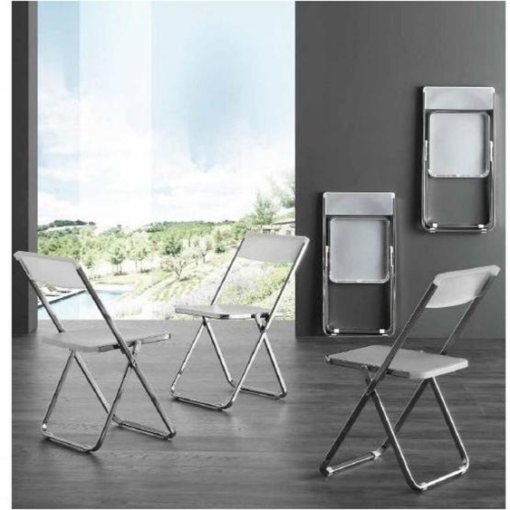 Lot de 4 chaises pliantes design BIT LUX en polypopylène translucide et acier chromé.