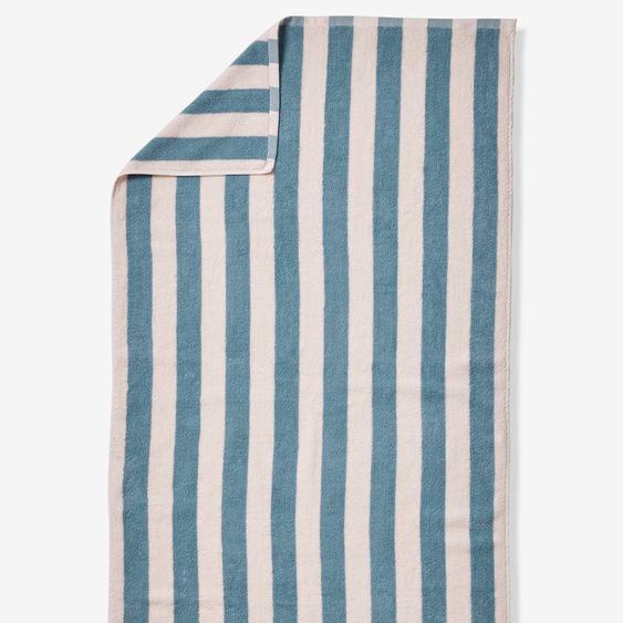 Serviette de bain rayée TRANSAT personnalisable, avec coton recyclé rayé bleu